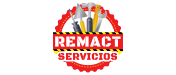 Logo circular rojo de Remact Servicios, con herramientas cruzadas en el centro y texto blanco sobre banda amarilla, diseñado como emblema de servicios de mantenimiento.