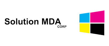 Logotipo de Solution MDA Corp con bloques multicolor en tonalidades azul, rosa, amarillo y negro, formando un conjunto lateral, sobre fondo claro.